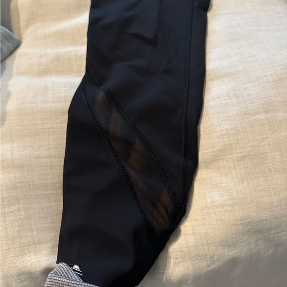 Lululemon high rise crop ‘23 size 4 - Picture 3 of 4